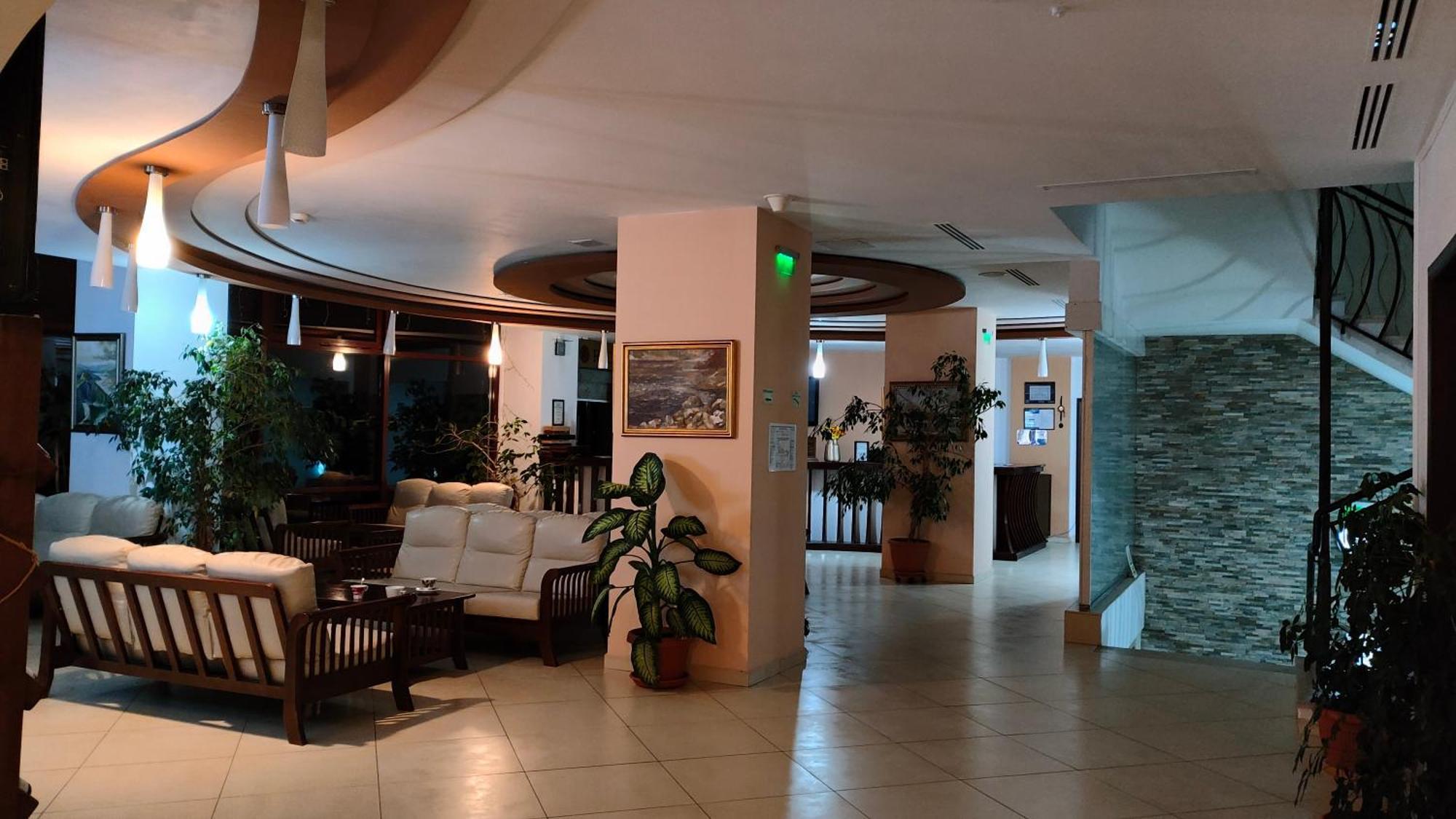 Hotel Valea Cu Pesti Căpăţîneni-Ungureni Exteriör bild