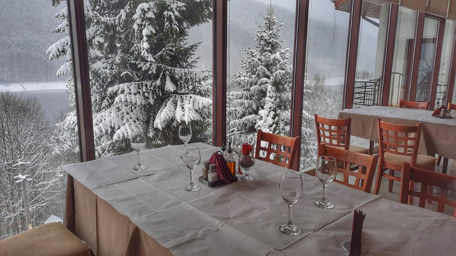Hotel Valea Cu Pesti Căpăţîneni-Ungureni Exteriör bild