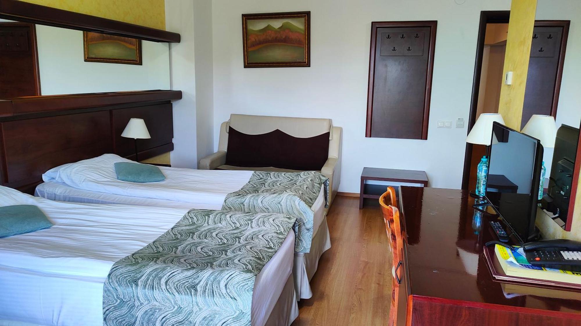 Hotel Valea Cu Pesti Căpăţîneni-Ungureni Exteriör bild