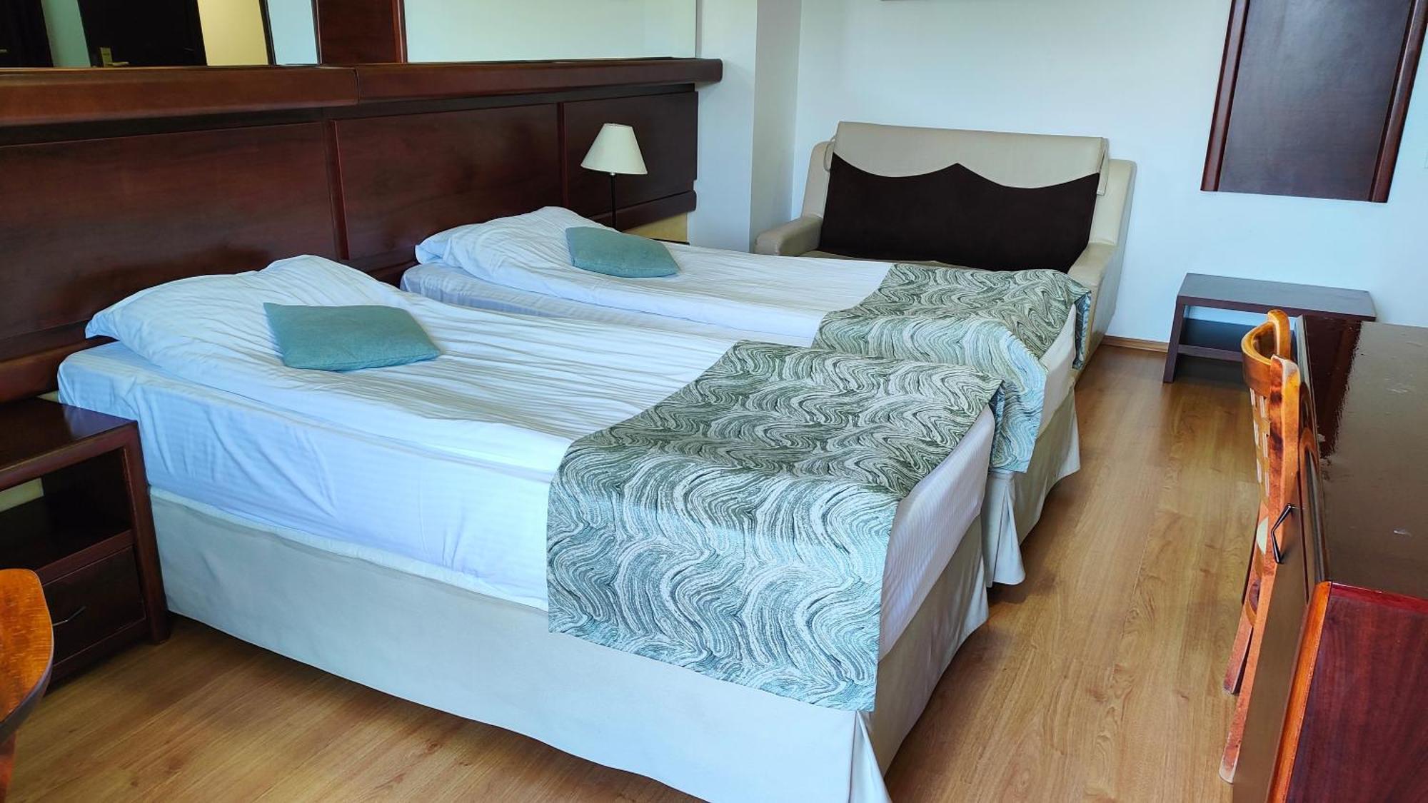 Hotel Valea Cu Pesti Căpăţîneni-Ungureni Exteriör bild