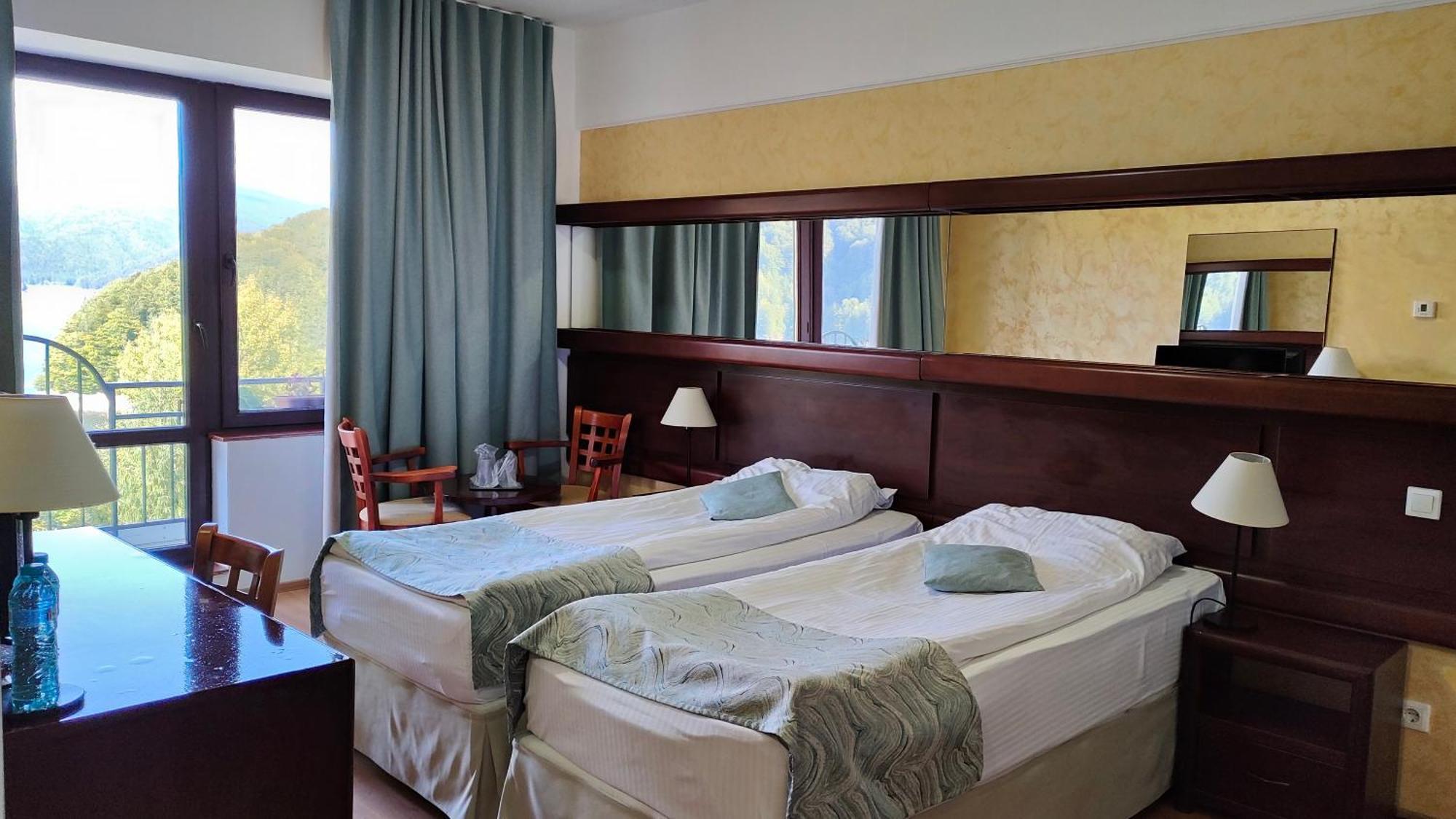 Hotel Valea Cu Pesti Căpăţîneni-Ungureni Exteriör bild
