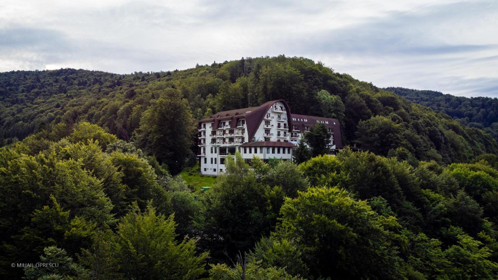 Hotel Valea Cu Pesti Căpăţîneni-Ungureni Exteriör bild