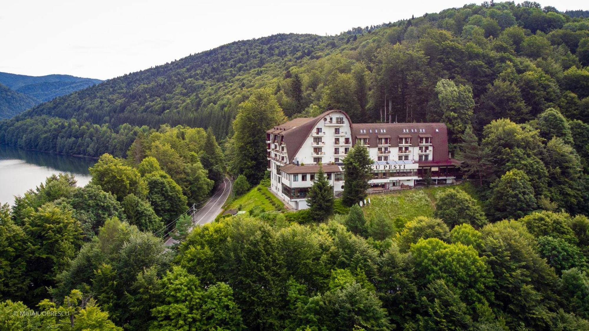 Hotel Valea Cu Pesti Căpăţîneni-Ungureni Exteriör bild