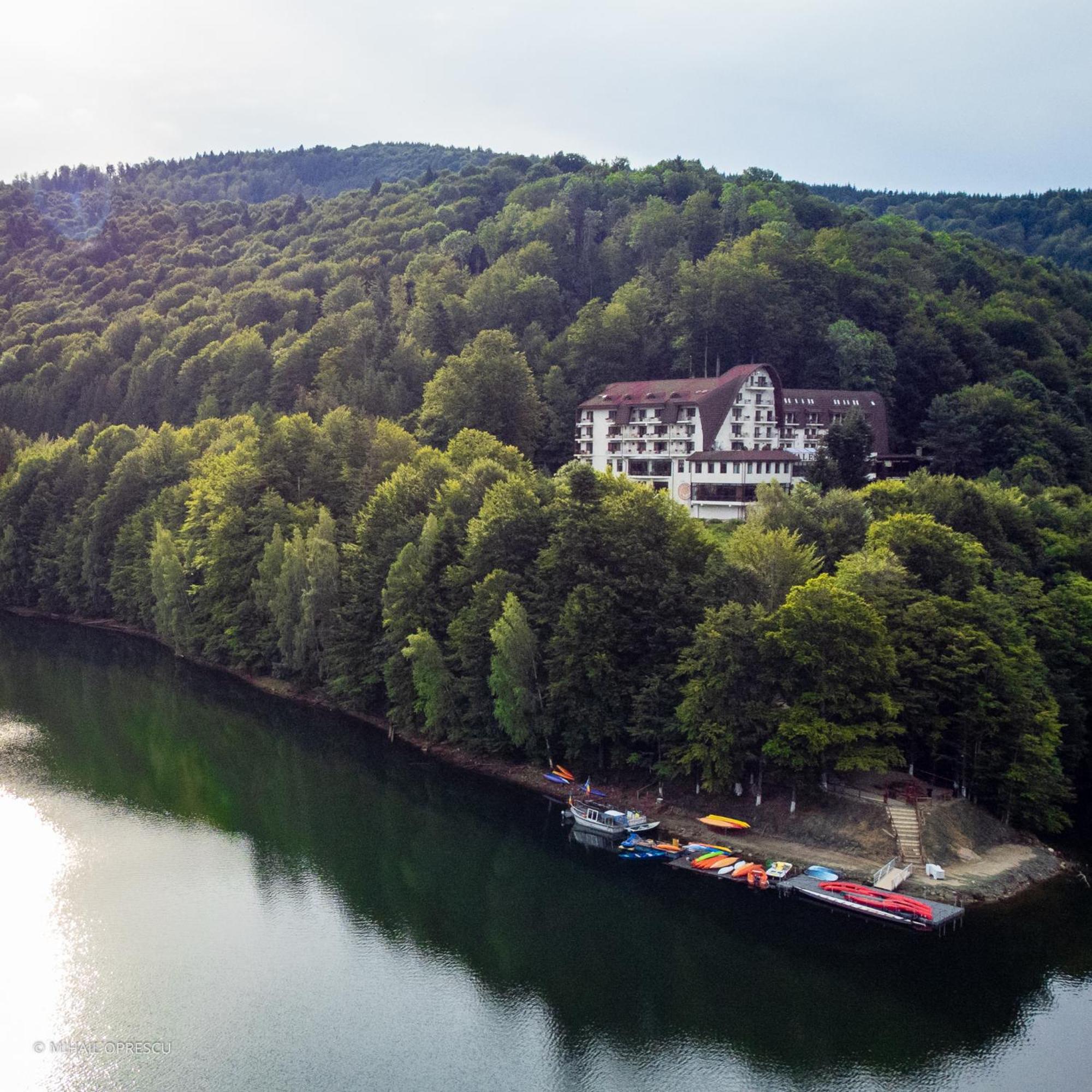 Hotel Valea Cu Pesti Căpăţîneni-Ungureni Exteriör bild