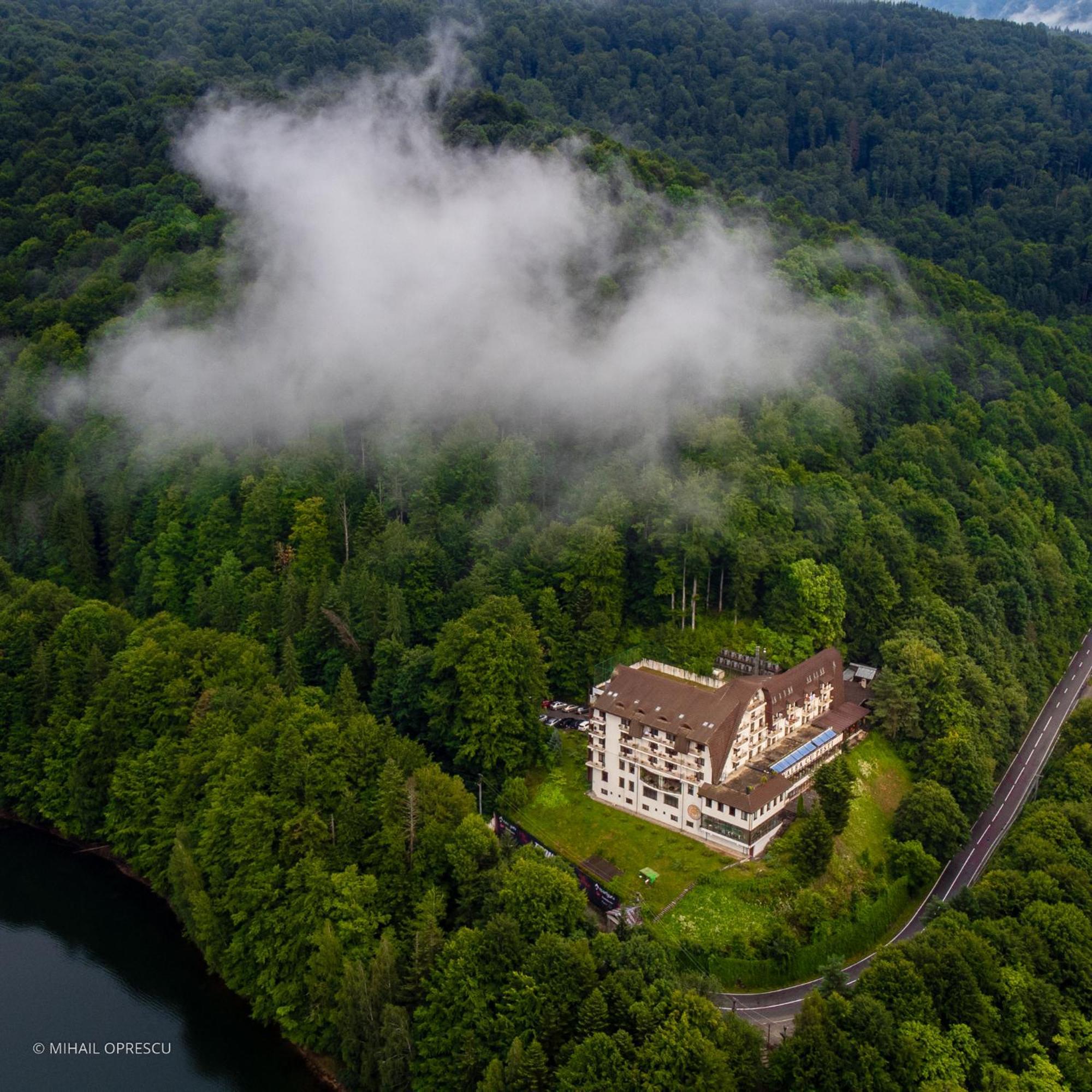 Hotel Valea Cu Pesti Căpăţîneni-Ungureni Exteriör bild