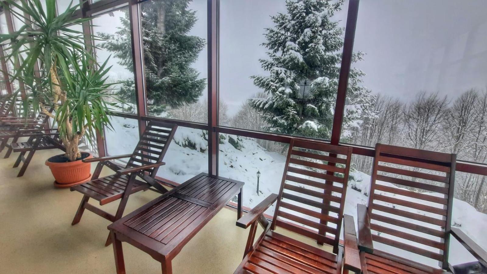 Hotel Valea Cu Pesti Căpăţîneni-Ungureni Exteriör bild