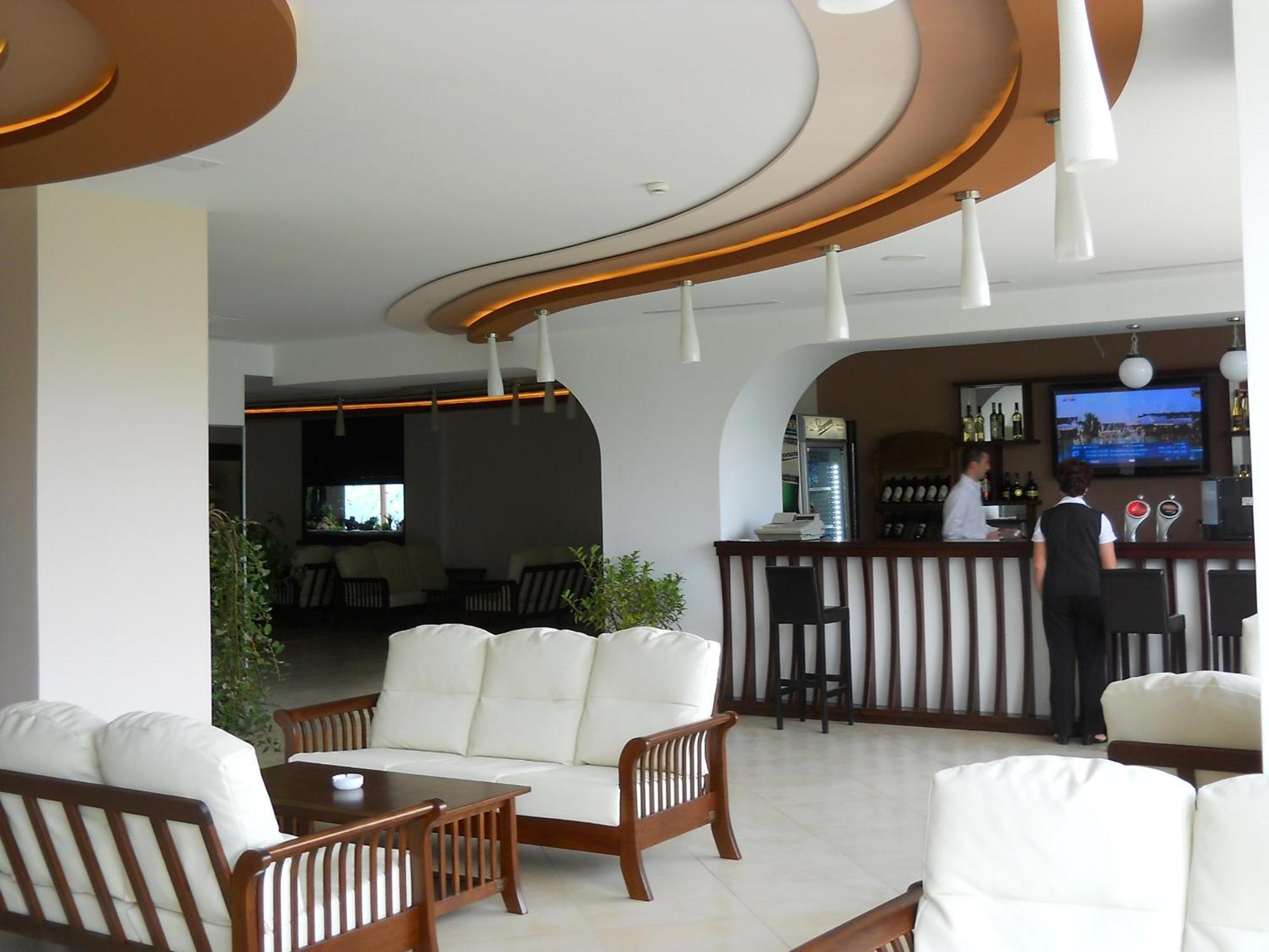 Hotel Valea Cu Pesti Căpăţîneni-Ungureni Exteriör bild