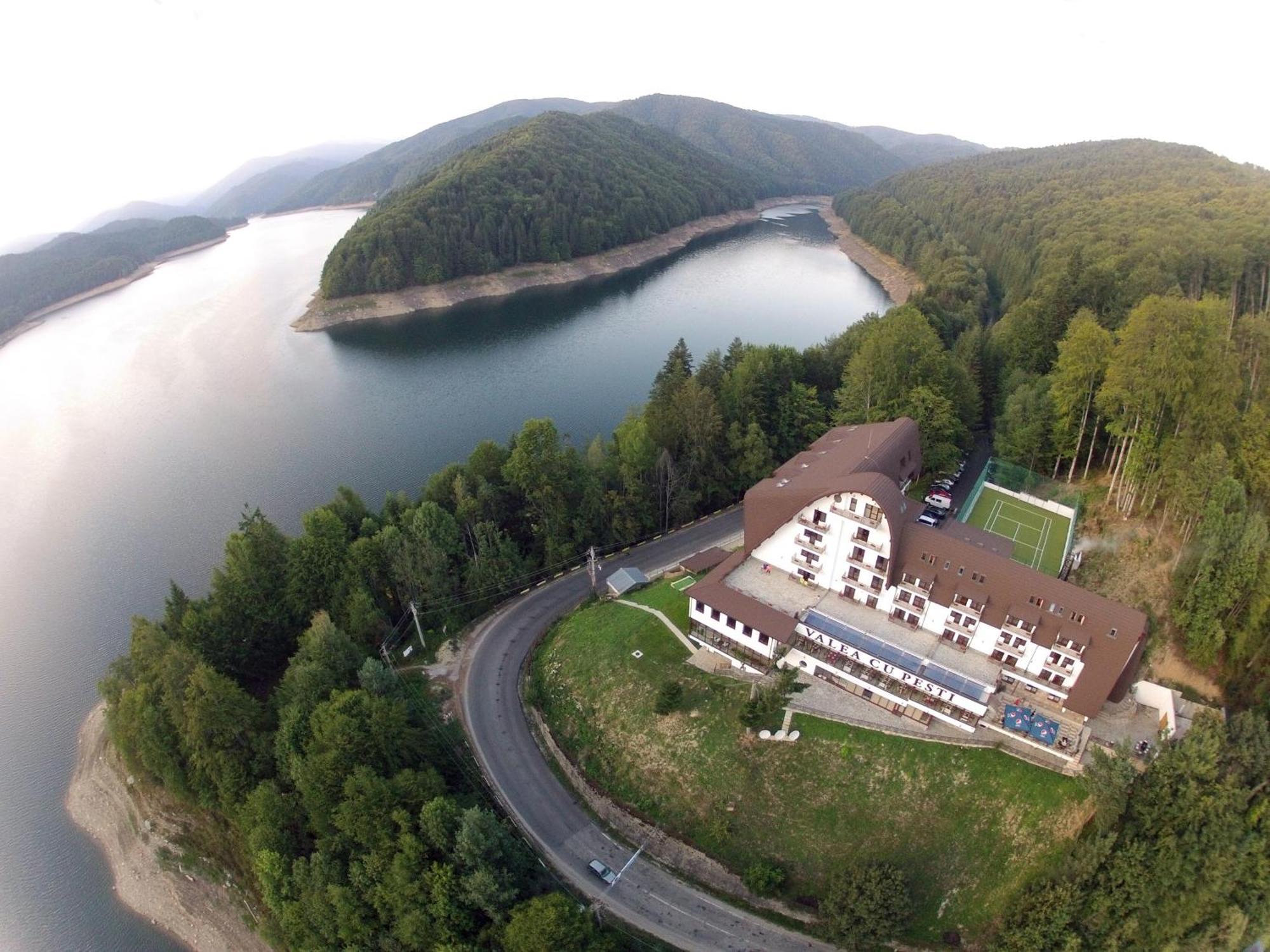 Hotel Valea Cu Pesti Căpăţîneni-Ungureni Exteriör bild